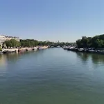 Toureifelchampselysee شقة