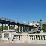 Toureifelchampselysee شقة