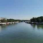 Toureifelchampselysee شقة
