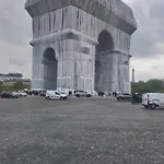 Toureifelchampselysee شقة *