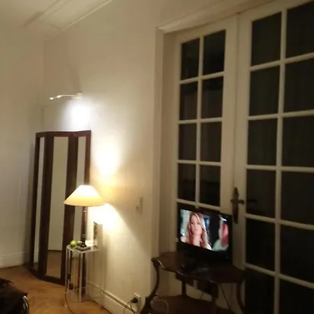 Toureifelchampselysee Apartment